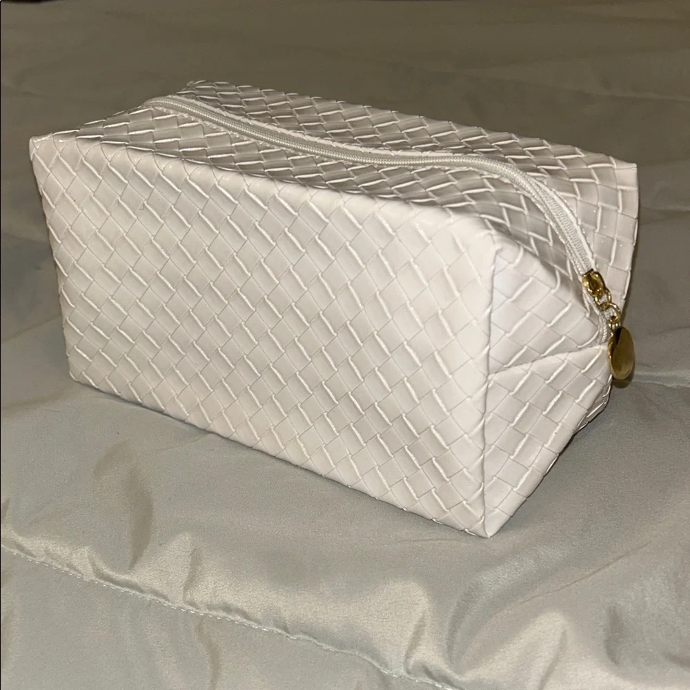 White Woven Patterned Cosmetic Bag